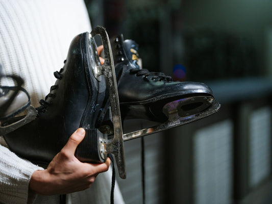 Åka in nya skridskor - värmning av skridskor - Tinas Figure Skating Shop