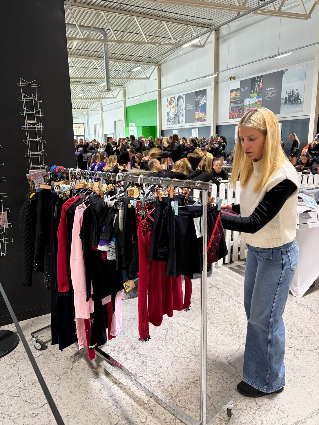 Fullspäckad tävlingshelg - Tinas Figure Skating Shop