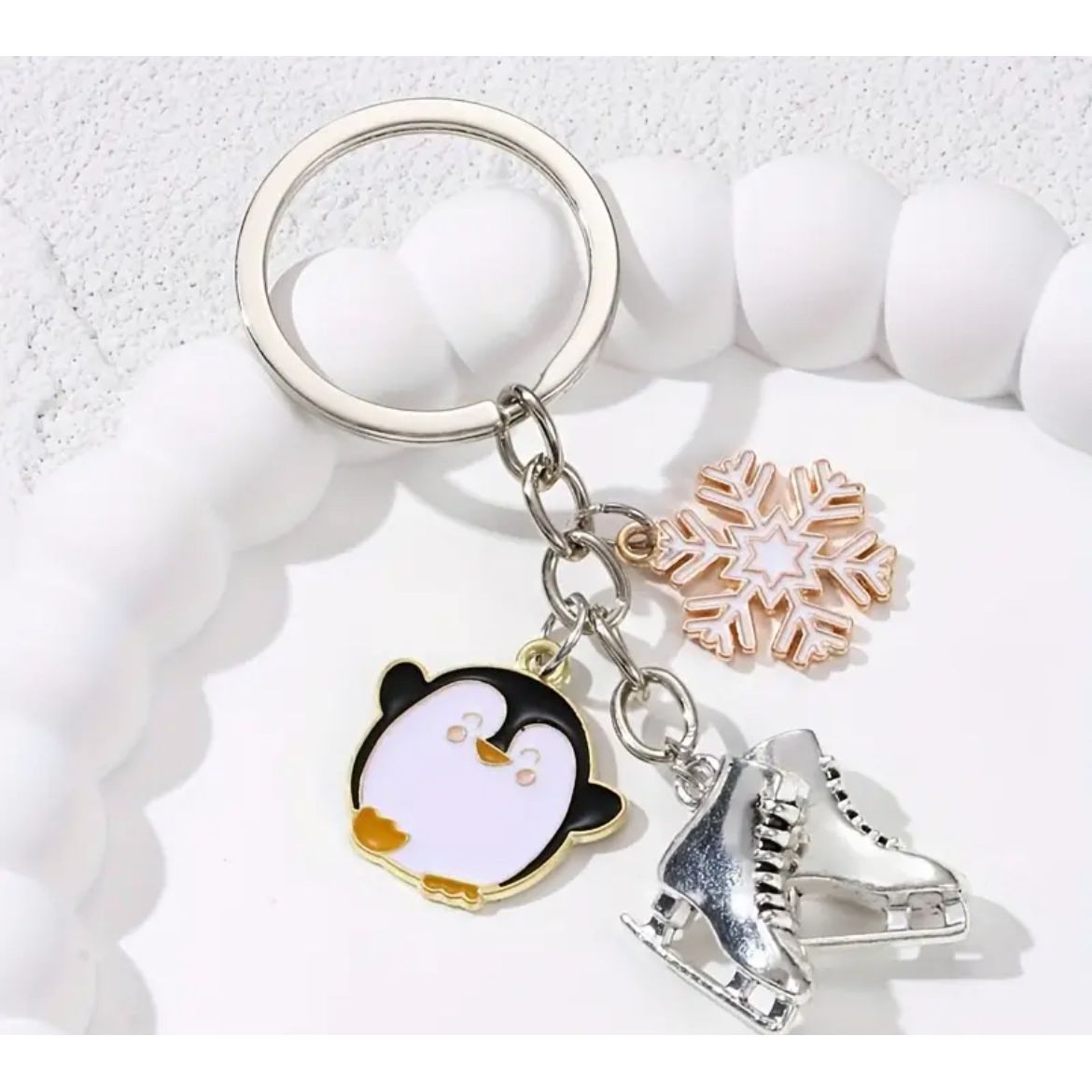 Nyckelring och väskhänge Pingvin Skate